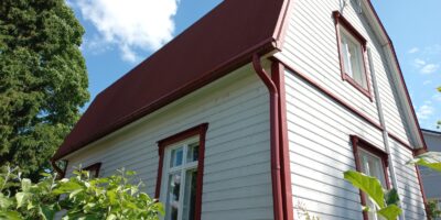 Huopakattoremontit hinta helsinkiläisessä mansardikattoisessa talossa piti sisällään paljon.